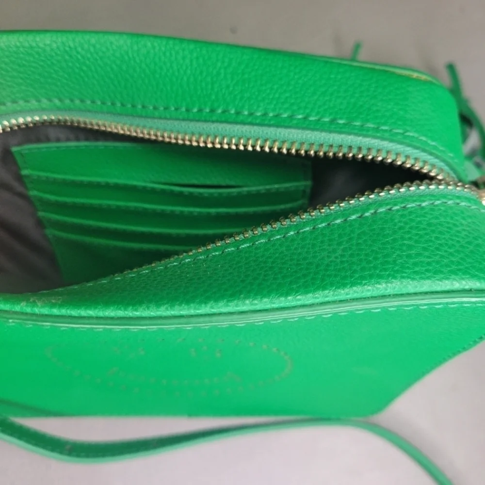 [NWOT] SMILEY FACE 😊 GREEN CAMERA BAG WITH TASSEL (from Korea)💚